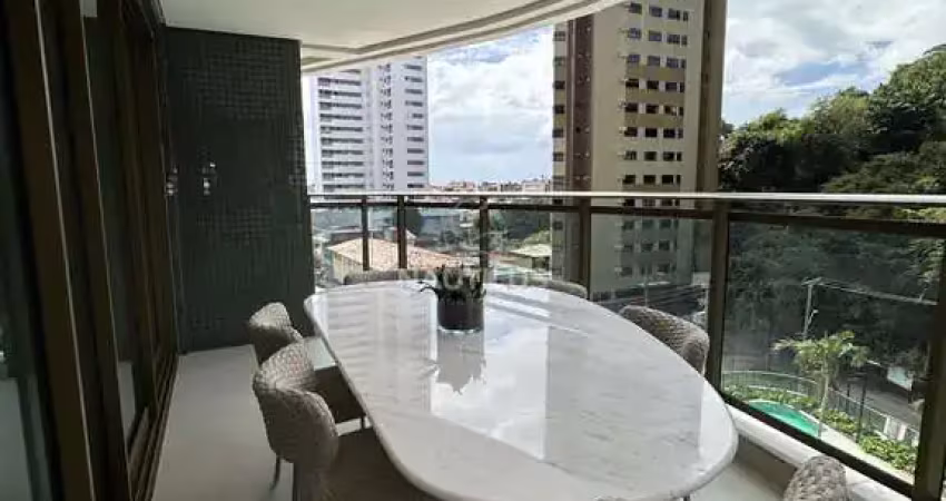 Apartamento à venda com 3 suítes e 2 vagas de garagem.
