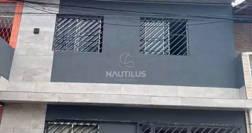 Casa para venda com 2/4 sendo 1 suíte,  3 andares e 1 vaga de garagem.