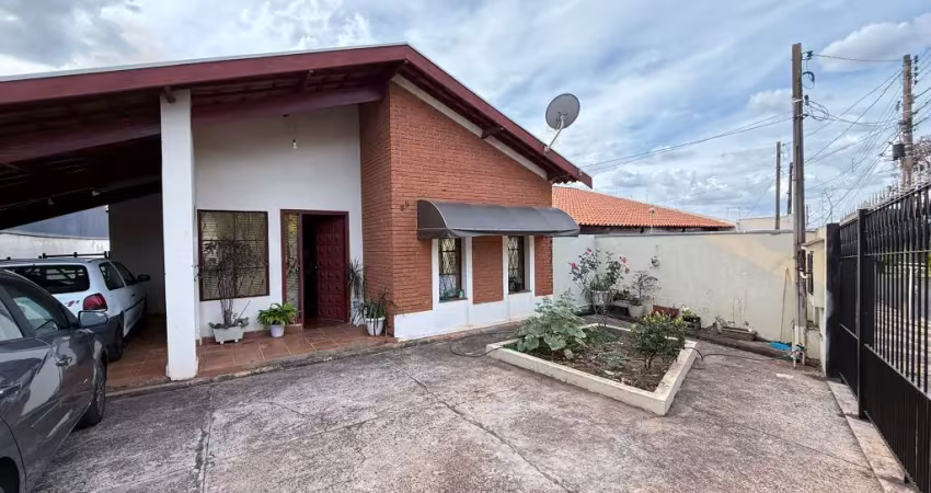 Casa antiga com 03 dormitórios e amplo terreno em santa bárbara d'oeste-sp