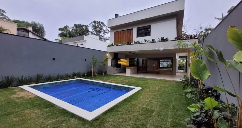 Casa nova em rua fechada com 4 quartos sendo 4 suites no jardim dos estados