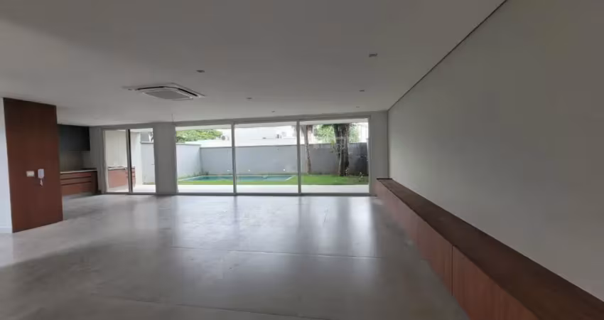 Casa nova  em condomínio com 4 quaros sendo 4 suites no campo belo