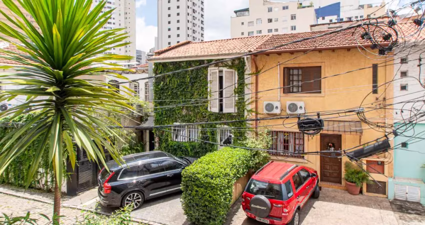Casa com 3 quartos sendo 3 suítes  em rua fechada com portao automático na vila nova conceiçao