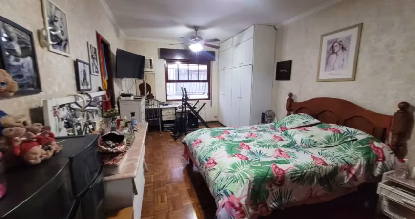 Casa a venda em rua fechada portão e segurança 24 horas