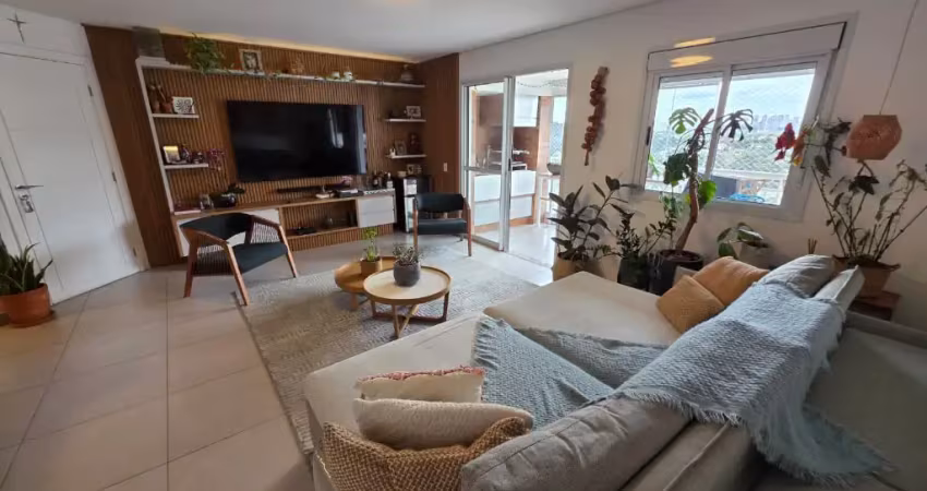 Apartamento a venda na chácara santo antônio,  totalmente reformado, com  quartos sendo  suítes,