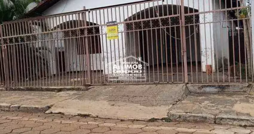 Casa com 3 quartos à venda na Rua Candico Neiva, Centro, Paracatu