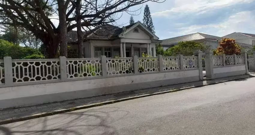 Amplo terreno de 2000m² escriturado. financiável. ideal para construção de condominio