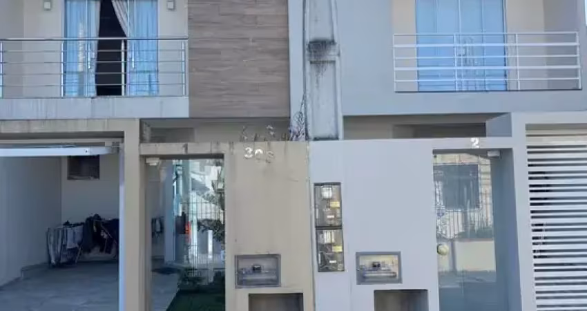 Sobrado de 02 suites semi mobiliado com  moveis e eletrso e ar condicionado no centro