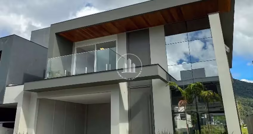 Casa 3 Dormitórios, Sendo 2 Demi-Suíte