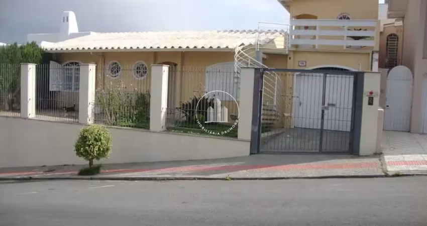 Casa 280m² com 3 Quartos e Suíte em Coqueiros