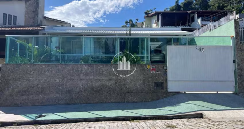 Casa 4 Quartos com Piscina - Itaguaçu