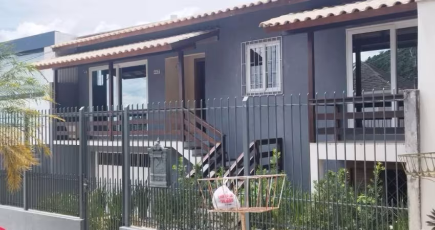 Casa 5 Quartos com 3 Suítes e 300m² - Trindade