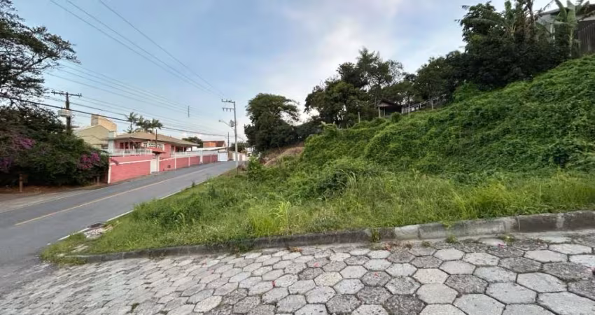 Terreno no Bairro Ponta de Baixo