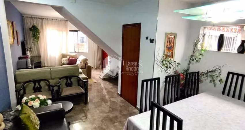 SOBRADO À VENDA, COM 140 M² COM 4 DORMS, SENDO 2 SUÍTES, AMPLA ÁREA EXTERNA, 2 VAGAS DE GARAGEM - J