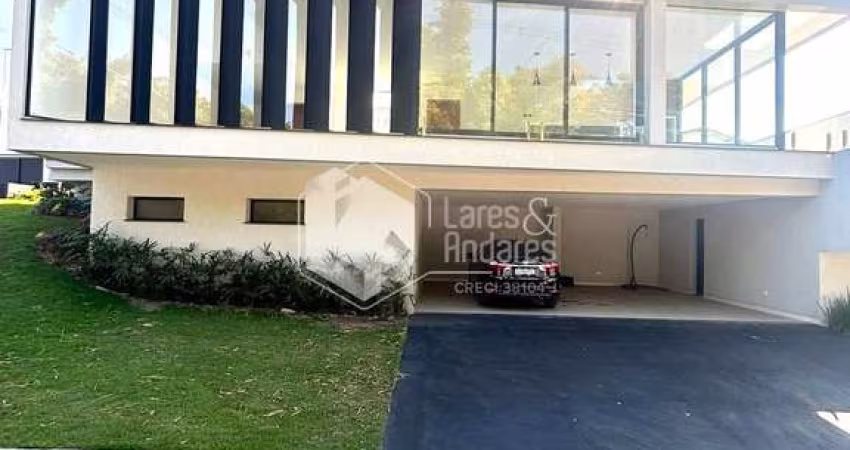Casa em condomínio para venda com 4 quartos, sendo 2 suítes, 340m²