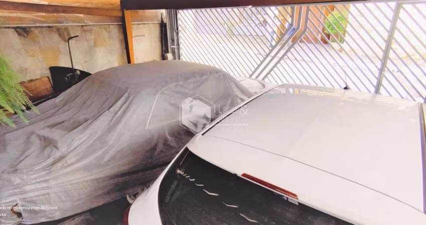 (SOBRADO + 1 CASA)  COM 216M² COM 2 AMPLOS DORMITÓRIOS, ÁREA GOURMET E 3 VAGAS DE AUTO COM PORTÃO A