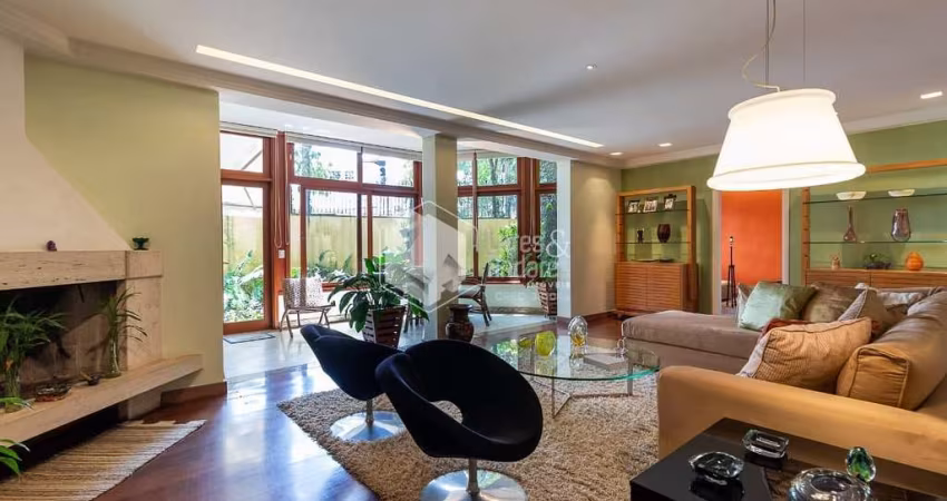 Casa tipo para venda com 4 quartos, sendo 3 suítes, 440m²