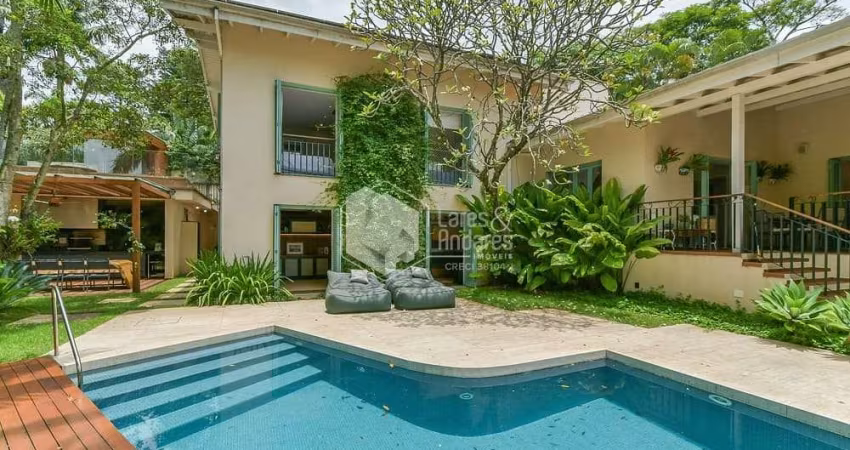 Casa tipo para venda com 5 quartos, sendo 2 suítes, 442m²