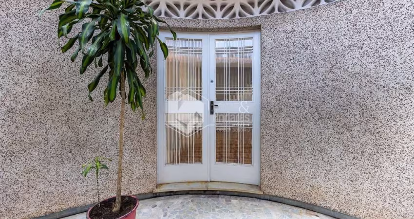 Casa tipo para venda com 4 quartos, sendo 2 suítes, 334m²