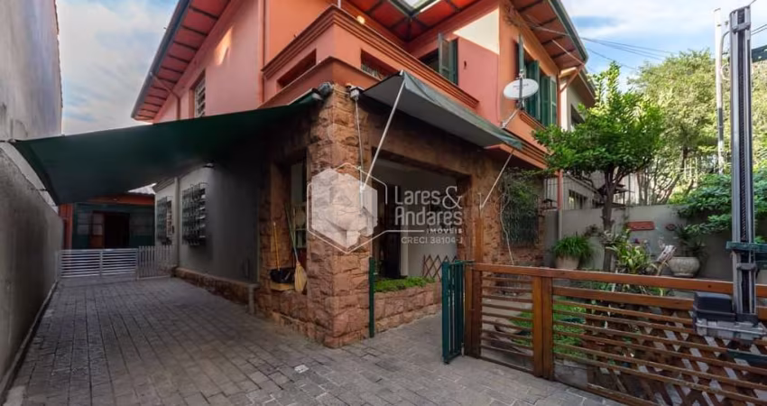 Casa tipo para venda com 3 quartos, 220m²
