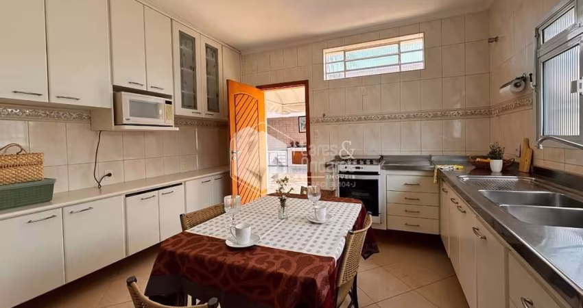 Casa tipo para venda com 3 quartos, 178m²