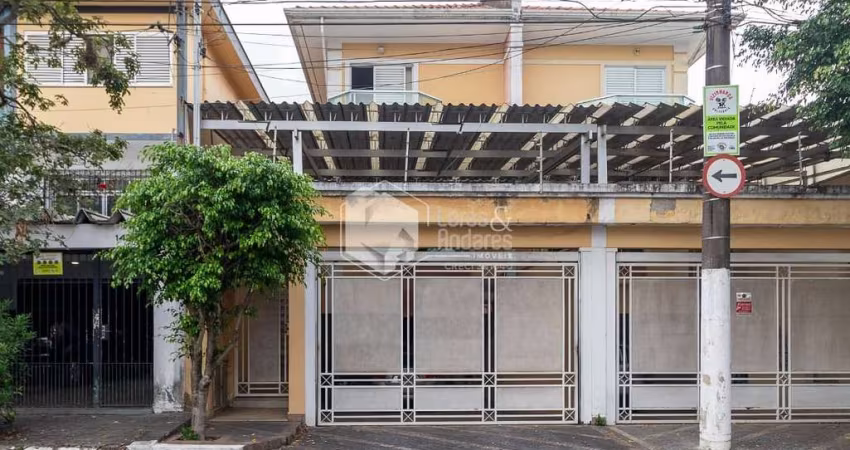 Sobrado para venda com 5 quartos, sendo 3 suítes, 200m²