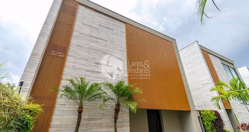 Casa em condomínio para venda com 3 quartos, sendo 3 suítes, 739.56m²