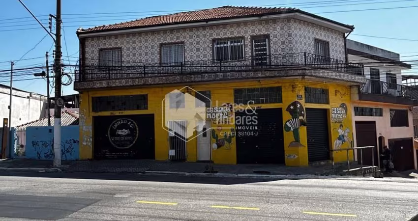 Sobrado para venda com 3 quartos, 302m²