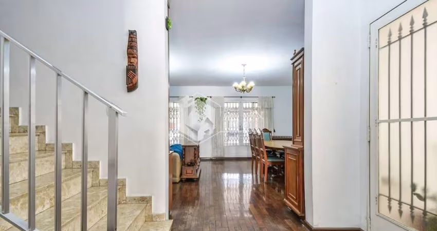 Sobrado para venda com 3 quartos, sendo 1 suíte, 242m²