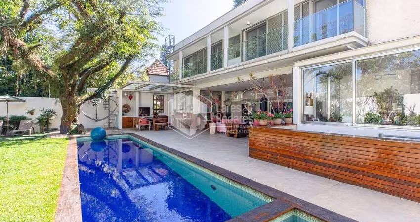 Casa tipo para venda com 4 quartos, sendo 4 suítes, 350m²