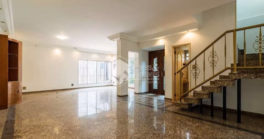 Sobrado para venda com 3 quartos, sendo 3 suítes, 261m²