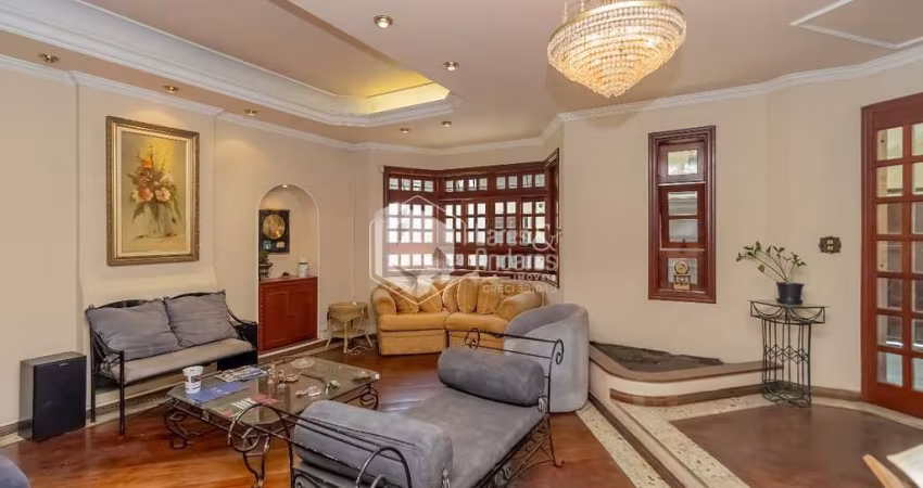 Casa tipo para venda com 4 quartos, sendo 2 suítes, 232m²