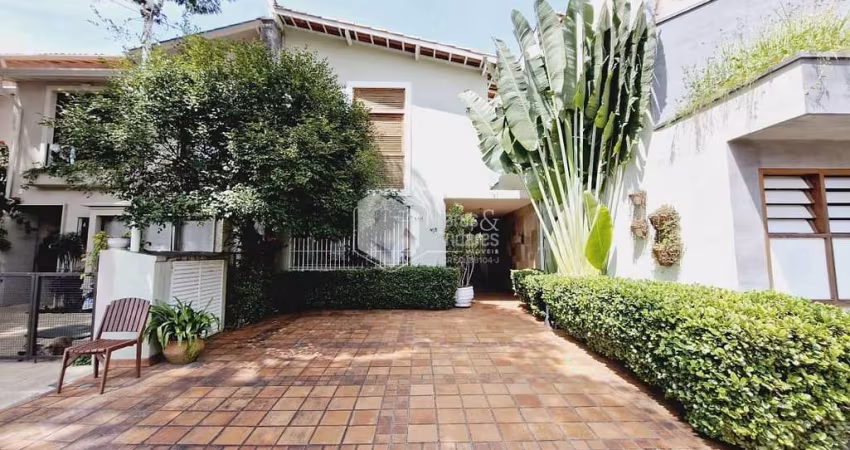Casa de vila para venda com 3 quartos, sendo 3 suítes, 216m²
