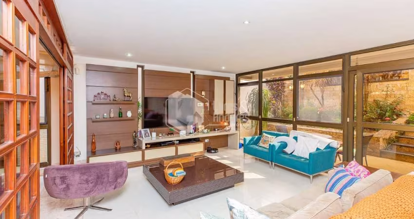 Casa tipo para venda com 5 quartos, sendo 3 suítes, 352m²