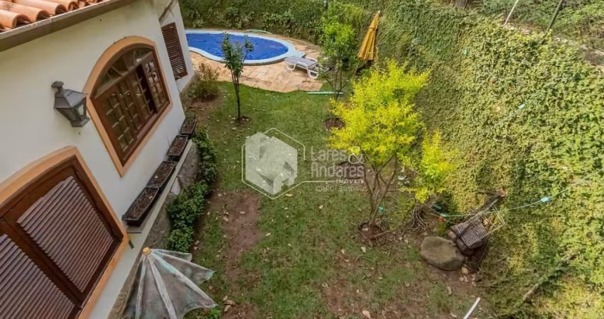 Casa tipo para venda com 4 quartos, sendo 2 suítes, 400m²