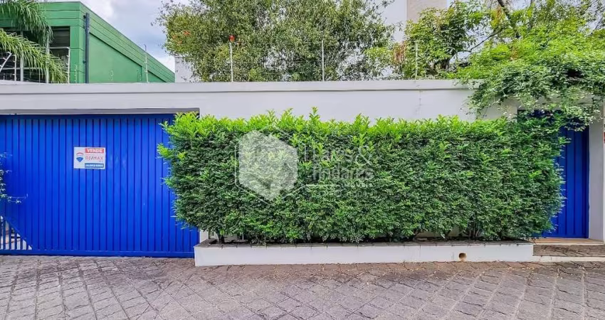Sobrado para venda com 6 quartos, sendo 6 suítes, 360m²