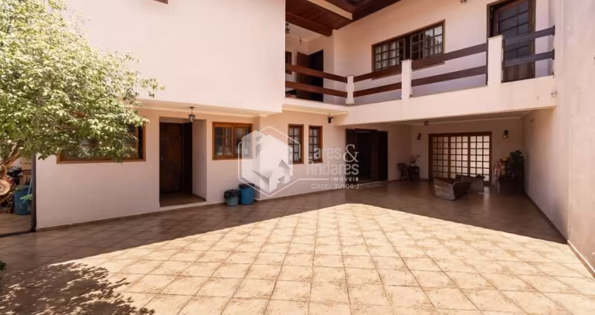 Sobrado para venda com 3 quartos, sendo 3 suítes, 248m²