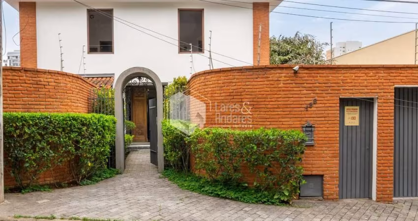 Casa tipo para venda com 4 quartos, sendo 4 suítes, 410m²
