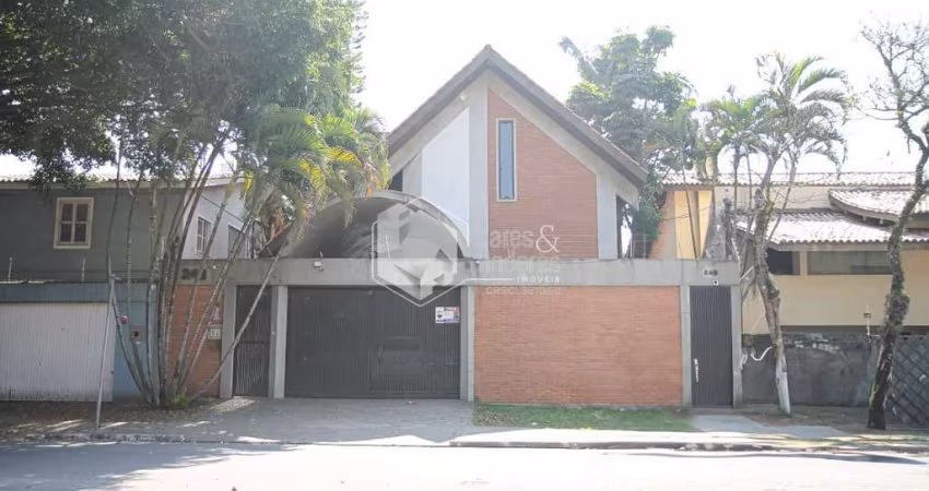Sobrado para venda com 4 quartos, sendo 2 suítes, 390m²