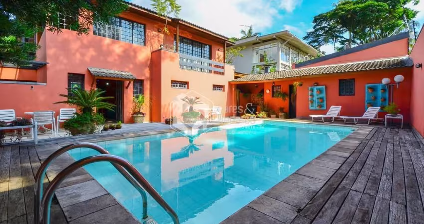 Sobrado para venda com 4 quartos, sendo 2 suítes, 386m²