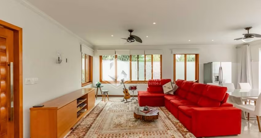 Sobrado para venda com 3 quartos, sendo 1 suíte, 247m²