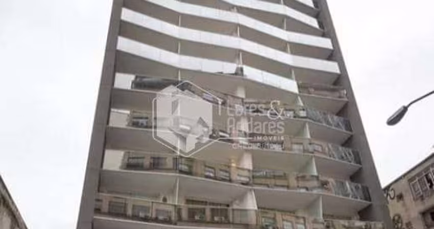STUDIO À VENDA, COM 23M² AMPLA VARANDA, COM PISO LAMINADO, FECHADURA DIGITAL, BOX E GABINETE NO BAN