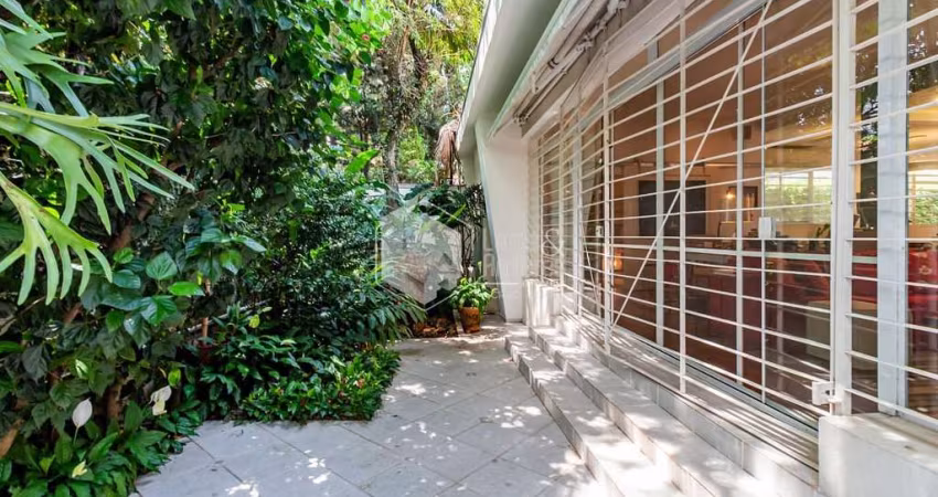 Casa tipo para venda com 3 quartos, sendo 3 suítes, 180m²