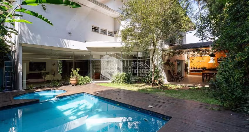 Casa tipo para venda com 4 quartos, sendo 4 suítes, 480m²