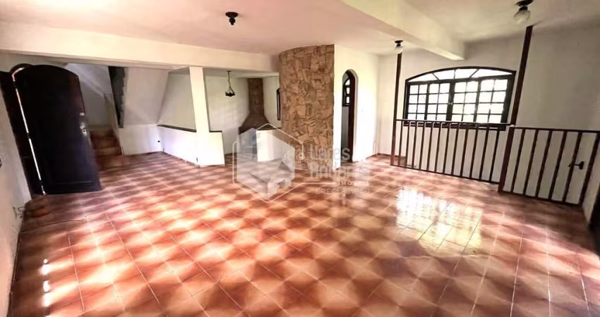 CASA À VENDA COM TERRENO DE 1500 M², POÇO ARTESIANO, 4 DORMS (2 SUITES), 3 SALAS, SENDO 1 COM LAREI