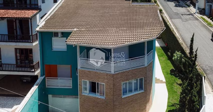 Casa em condomínio para venda com 5 quartos, sendo 4 suítes, 370m²