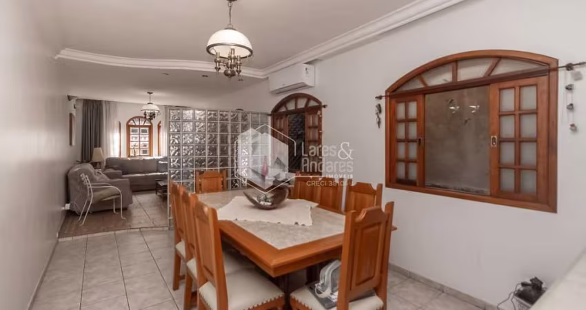 Casa tipo para venda com 5 quartos, sendo 2 suítes, 300m²