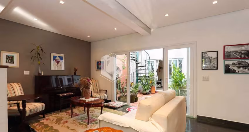 Casa de vila para venda com 4 quartos, sendo 1 suíte, 240m²