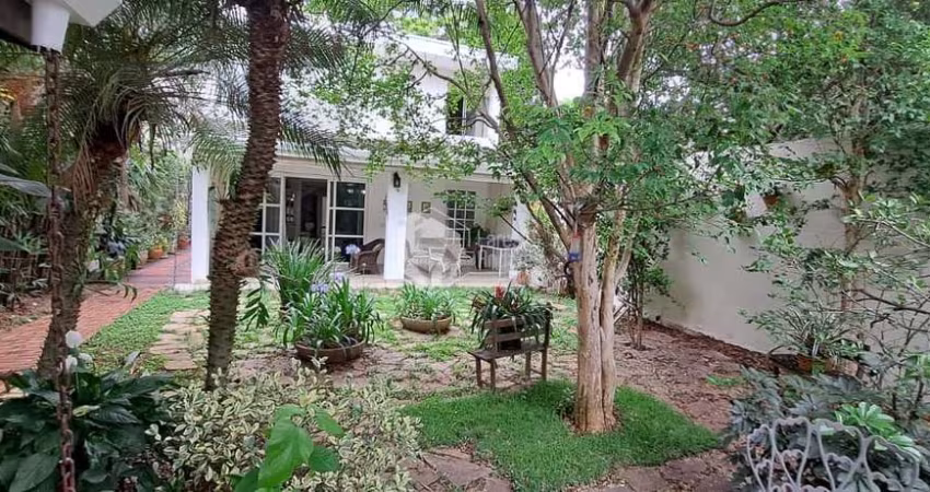 Sobrado para venda e locação com 4 quartos, sendo 2 suítes, 322m²