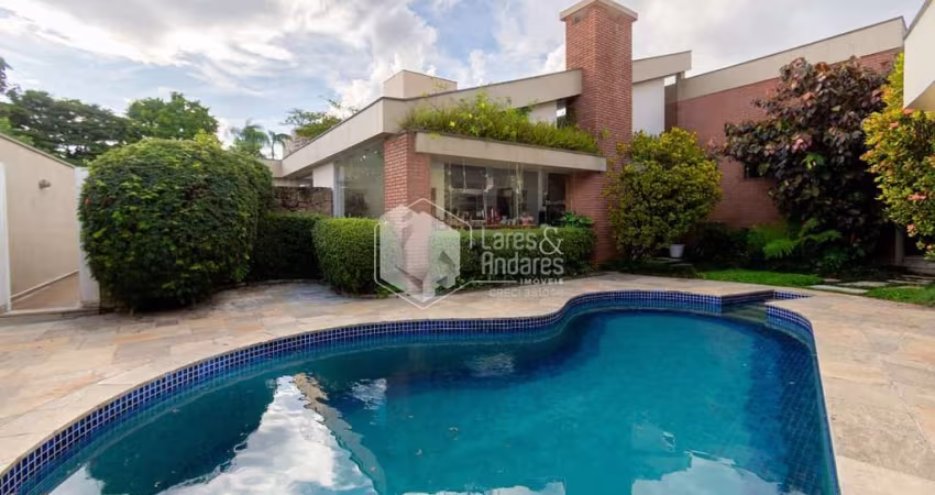 Casa tipo para venda com 7 quartos, sendo 5 suítes, 495m²