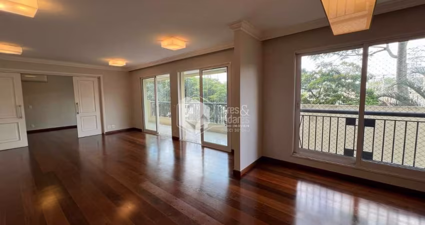 Apartamento tipo para venda com 3 quartos, sendo 3 suítes, 220m²